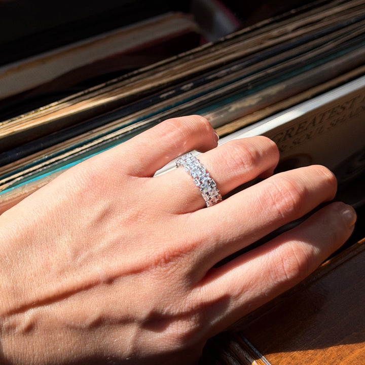 RING 83