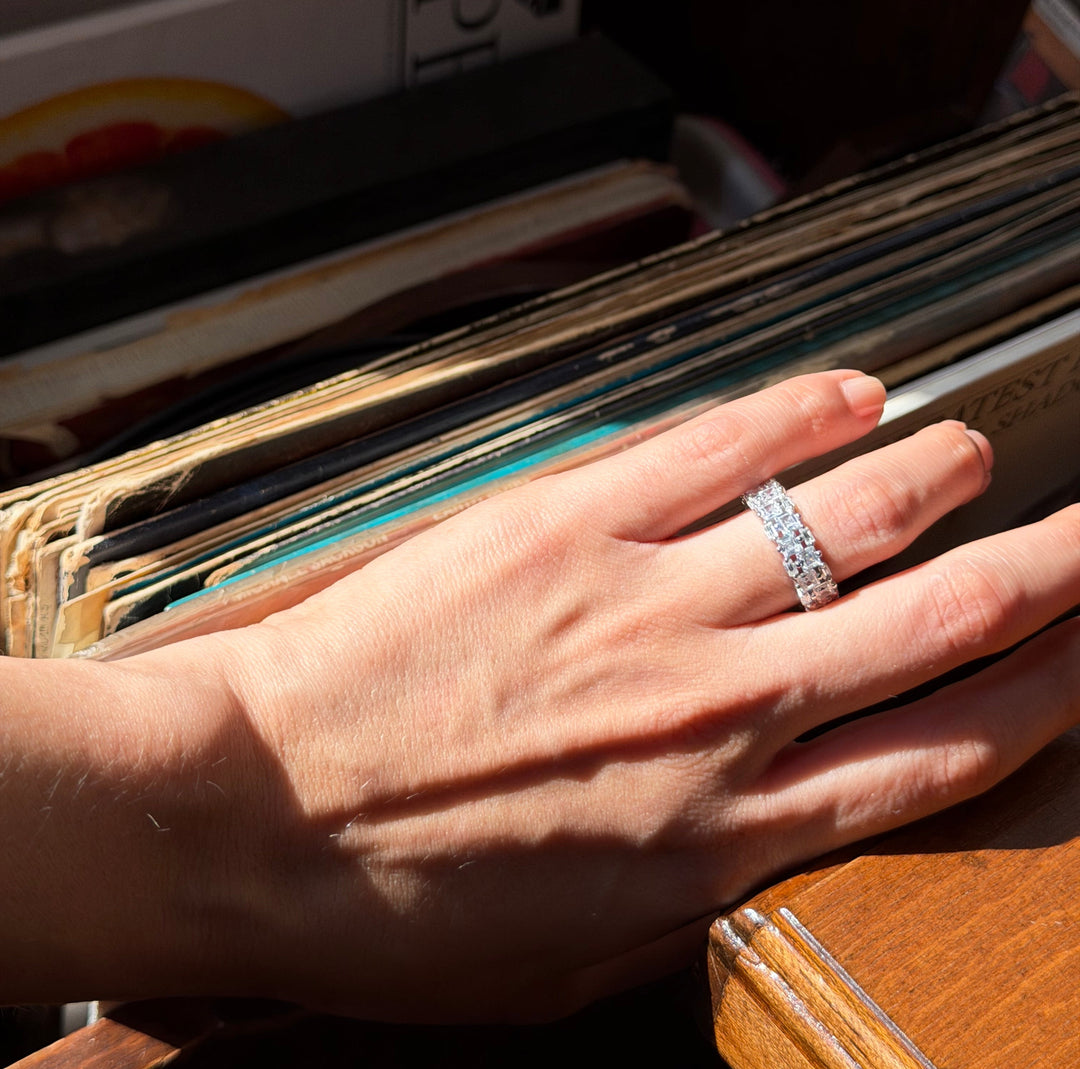RING 83